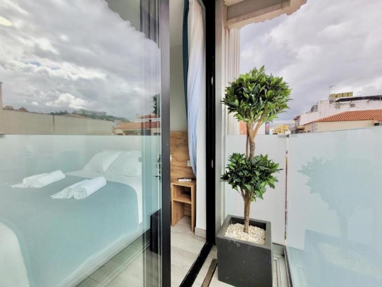 TRIPLE WITH BALCONY Room