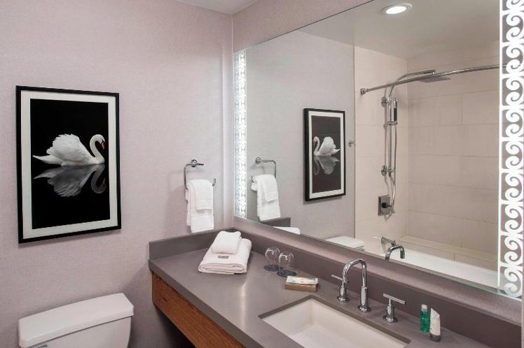 DOUBLE CITY VIEW KING BED Room
