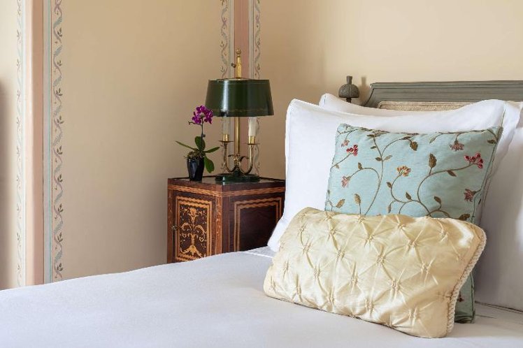 DOUBLE DELUXE WITH VIEWS Room
