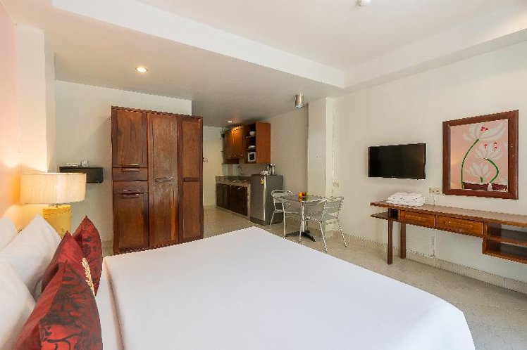 DOUBLE POOL VIEW Room