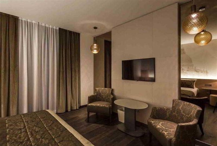 DOUBLE KING SIZE BED Room