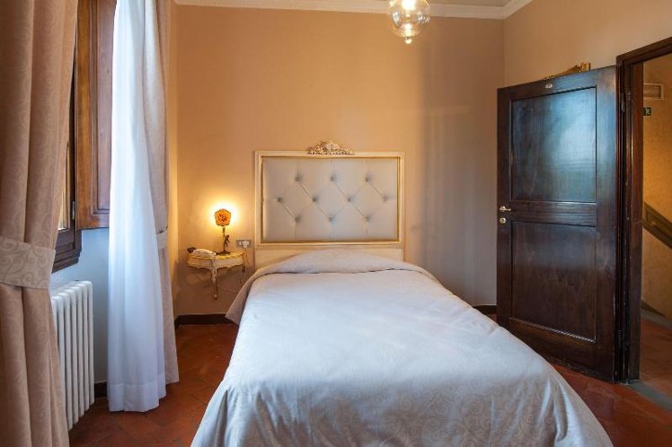 SINGLE SUPERIOR Room