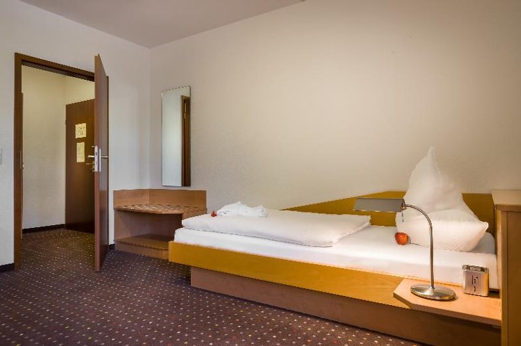 SINGLE STANDARD Room