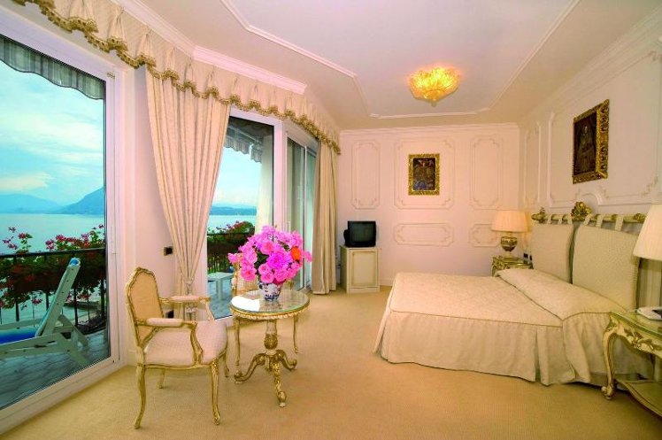 JUNIOR SUITE LAKE VIEW Room