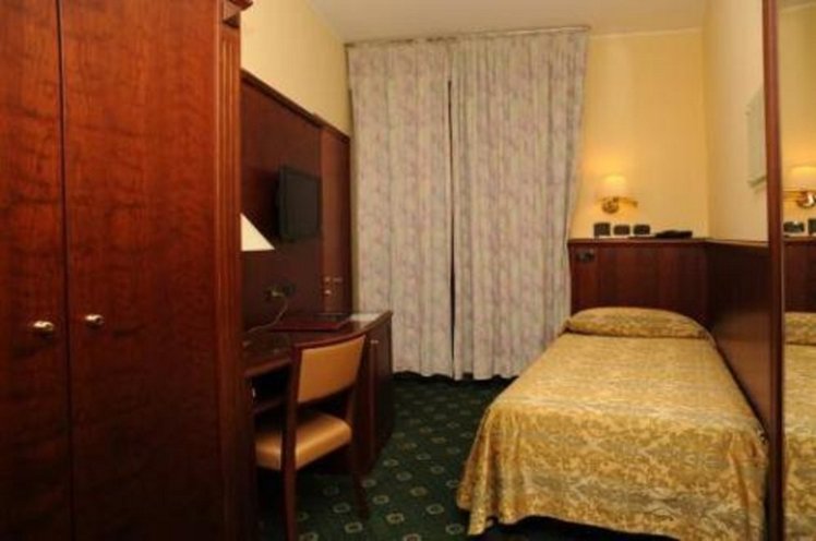 SINGLE STANDARD Room