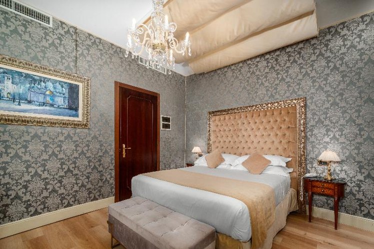 DOUBLE SUPERIOR Room