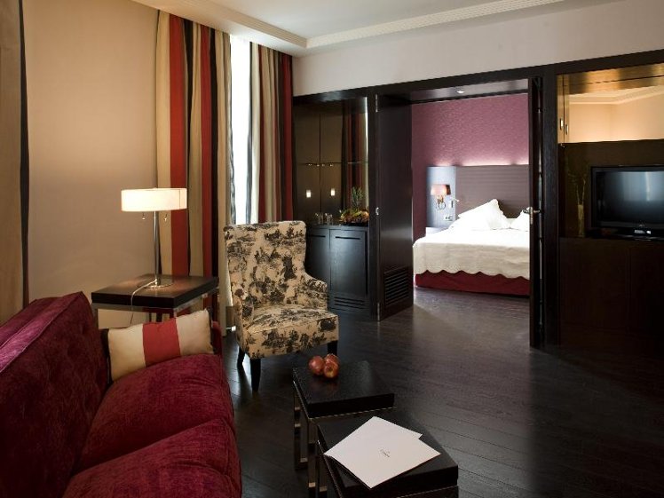 JUNIOR SUITE STANDARD Room