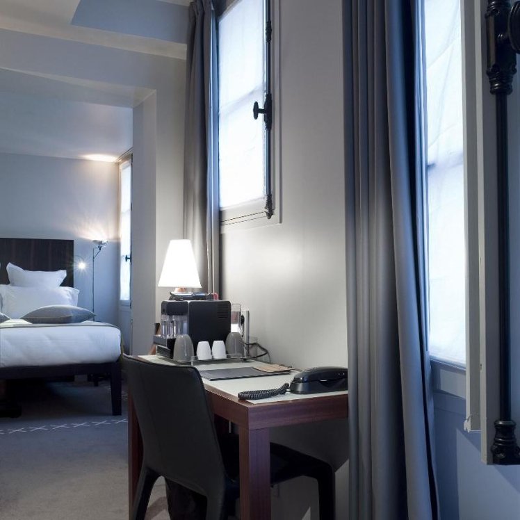 DOUBLE DELUXE QUEEN BED Room
