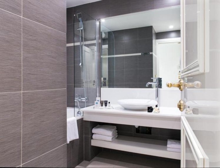 TRIPLE STANDARD Room