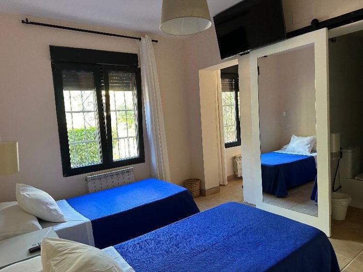 TRIPLE STANDARD Room