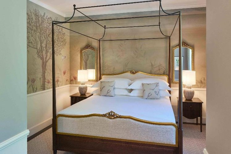 JUNIOR SUITE STANDARD Room