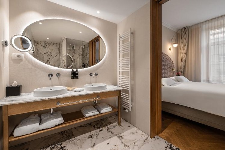 JUNIOR SUITE STANDARD Room