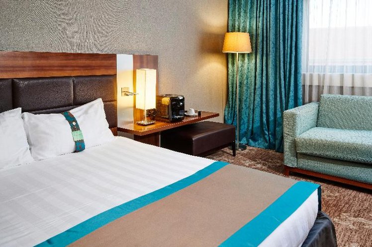 DOUBLE KING SIZE BED Room