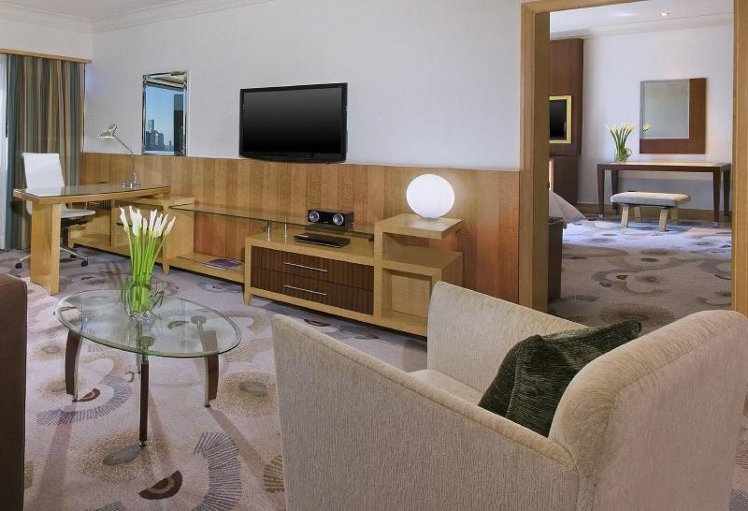 SUITE DELUXE KING BED Room
