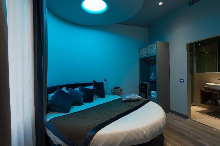 DOUBLE DELUXE QUEEN BED Room