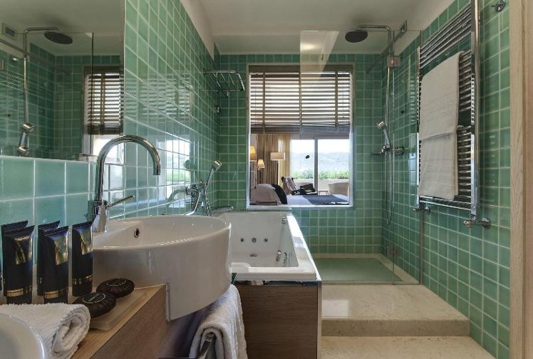 TRIPLE DELUXE SEA VIEW Room