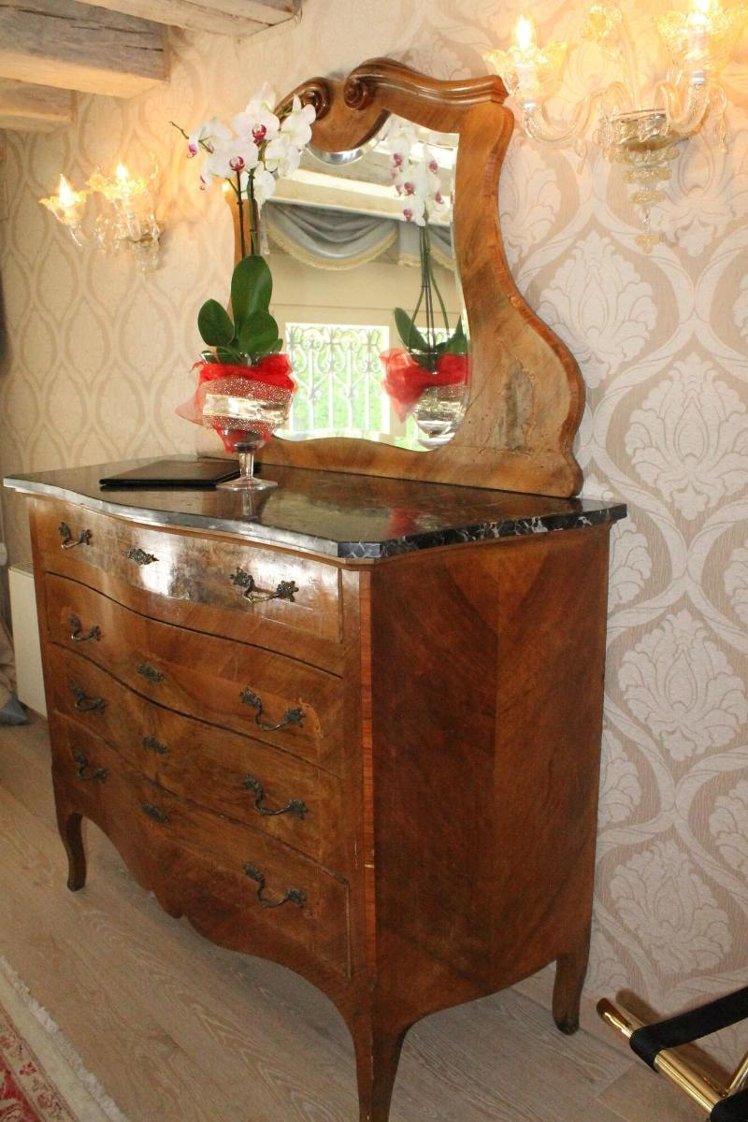 DOUBLE SUPERIOR QUEEN BED Room