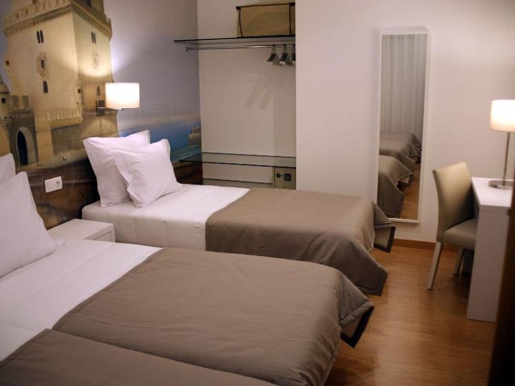 TRIPLE STANDARD Room