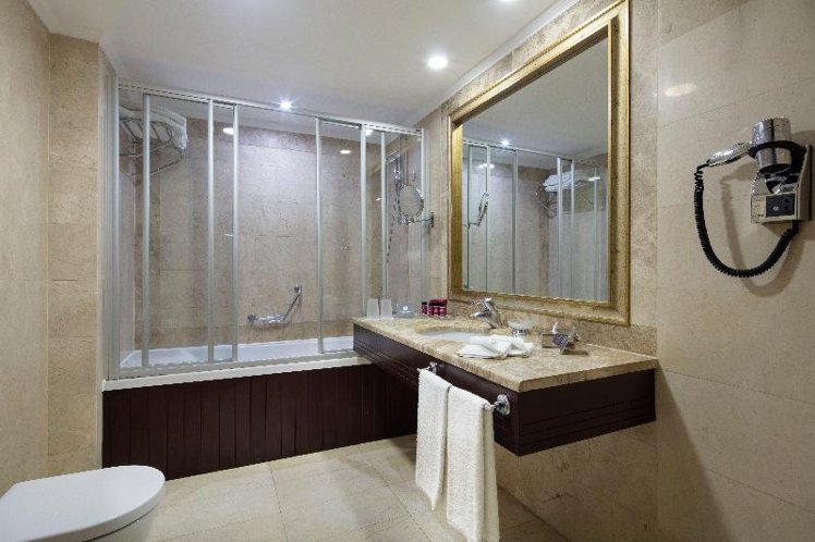 DOUBLE CLUB KING BED Room