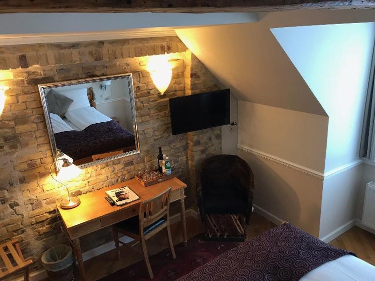 DOUBLE STANDARD Room
