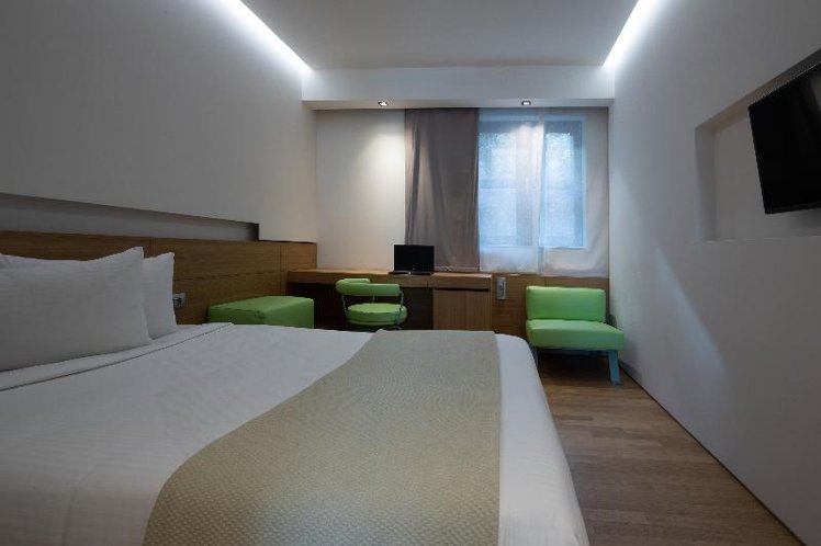 SINGLE STANDARD Room