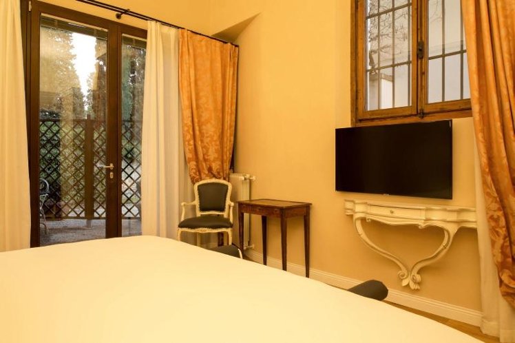 DOUBLE ONE BED Room