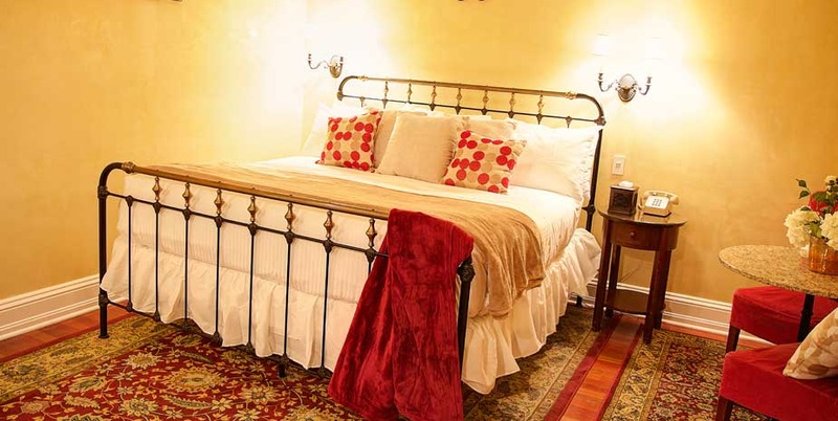 DOUBLE KING SIZE BED Room