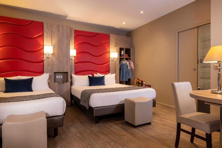 QUADRUPLE STANDARD Room