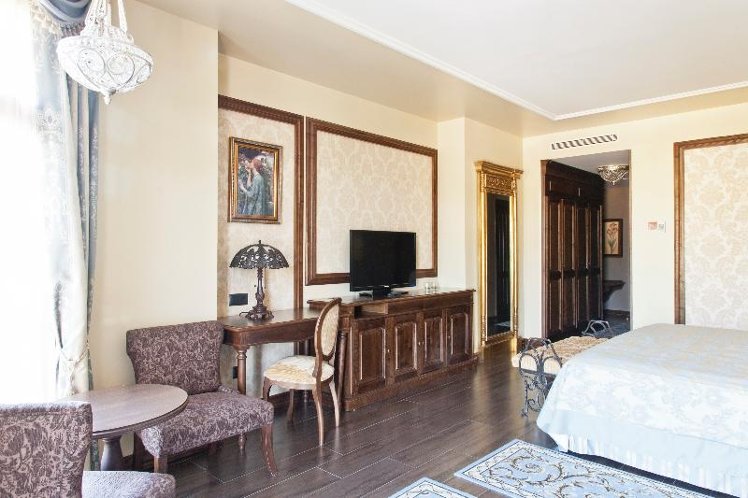 Double or Twin DELUXE Room