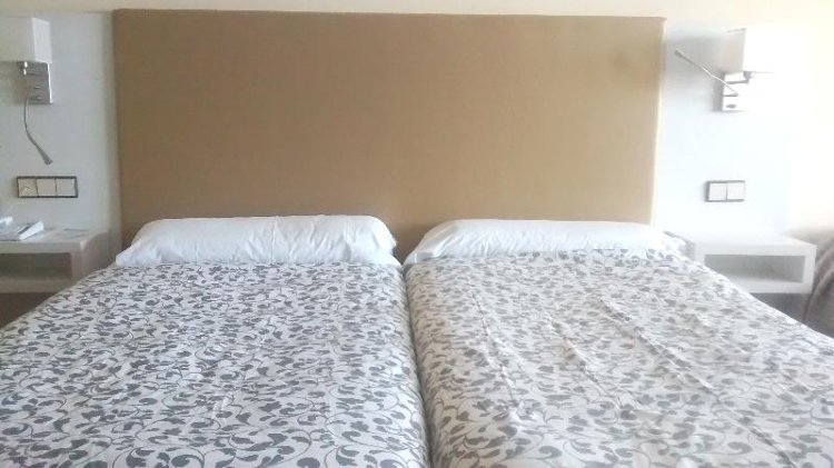 DOUBLE SINGLE USE STANDARD Room