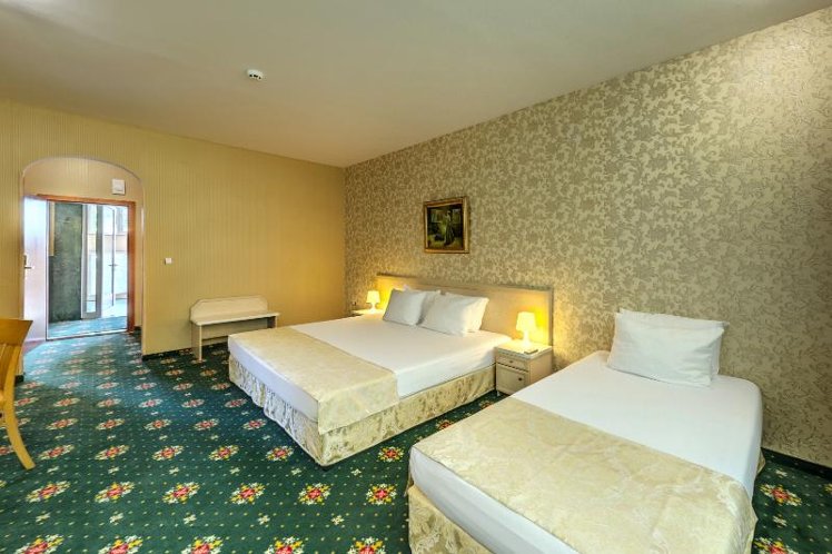 TRIPLE STANDARD Room