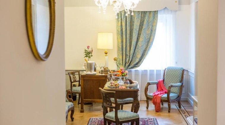 SUITE Presidential Room
