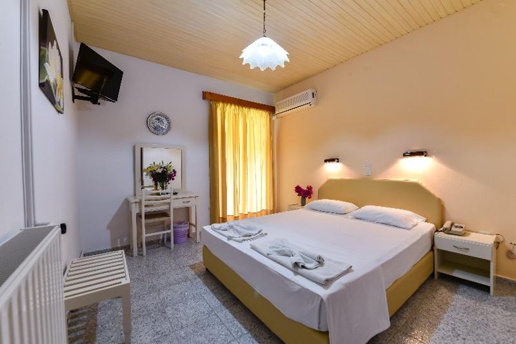 Ionis Hotel
