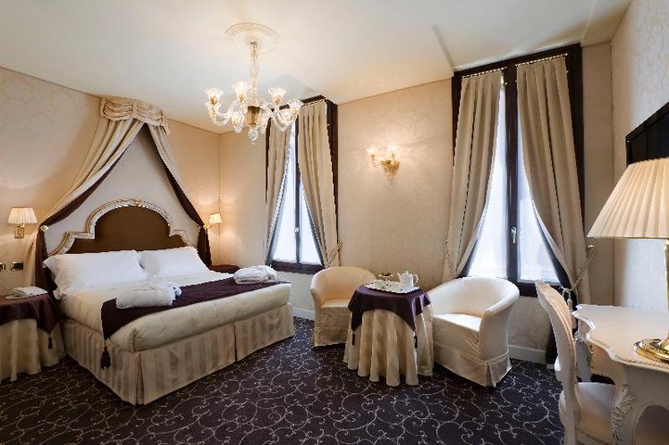 DOUBLE SUPERIOR Room