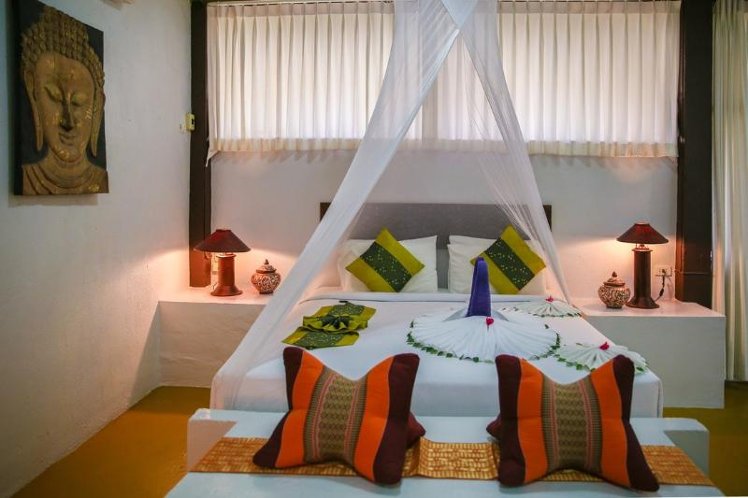 STUDIO QUEEN SIZE BED Room