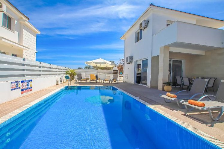 VILLA THREE BEDROOMS WITH PRIVATE POOL Room