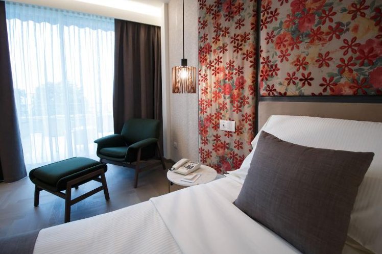 DOUBLE SUPERIOR LAKE VIEW Room