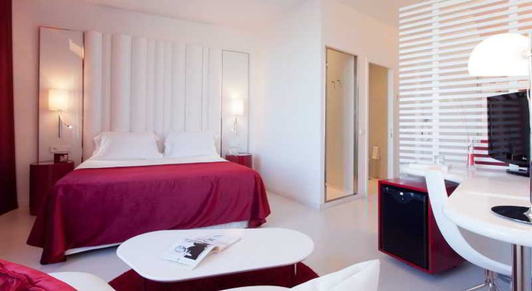 DOUBLE SINGLE USE STANDARD Room