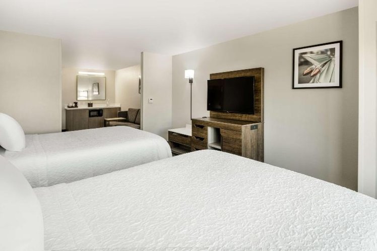 SUITE TWO QUEEN BEDS Room