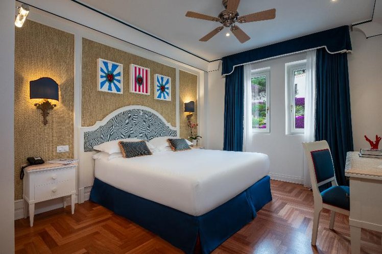 DOUBLE SUPERIOR Room