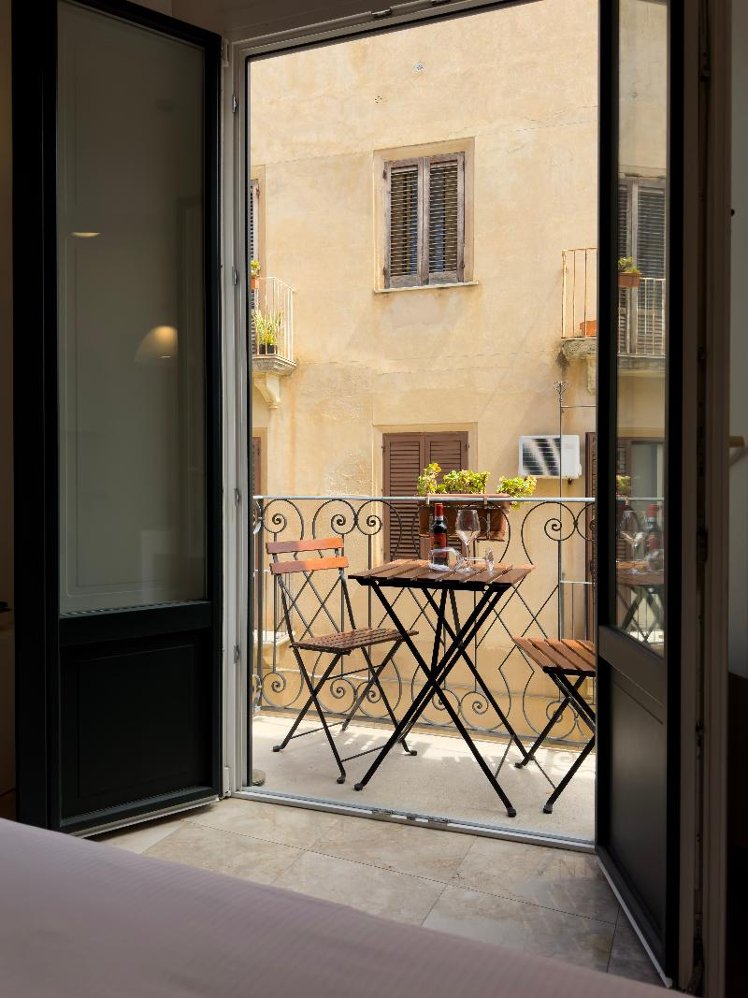 STUDIO WITH BALCONY Room