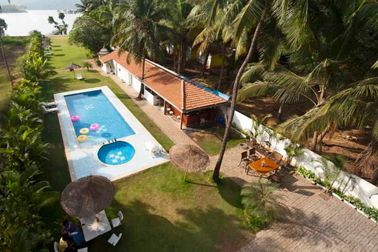 Safira River Front Resort