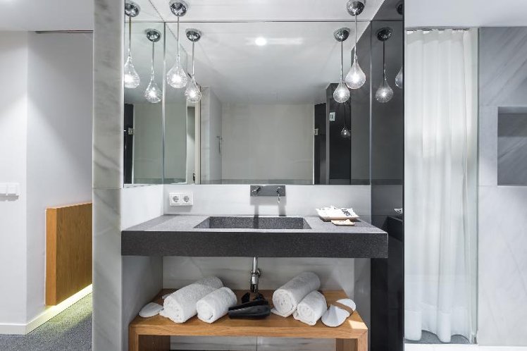 DOUBLE SINGLE USE COMFORT Room