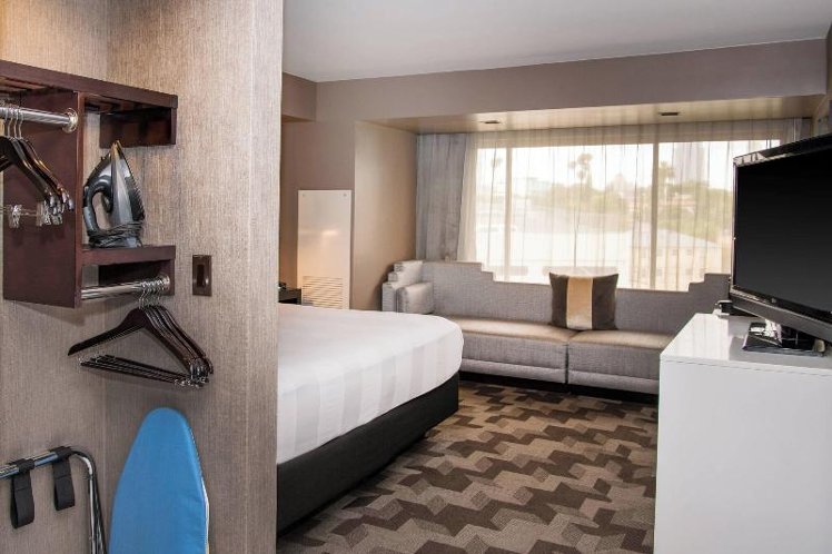 DOUBLE KING SIZE BED Room