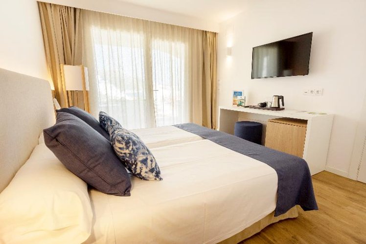 Double or Twin POOL VIEW Room