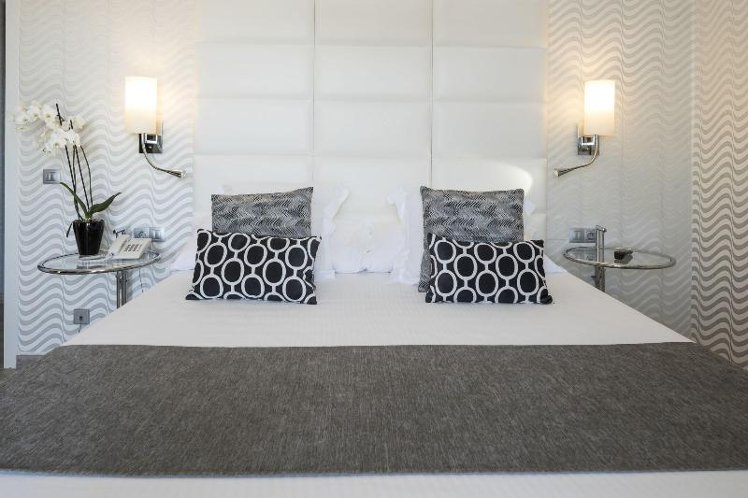 SUITE SEA VIEW KING BED Room