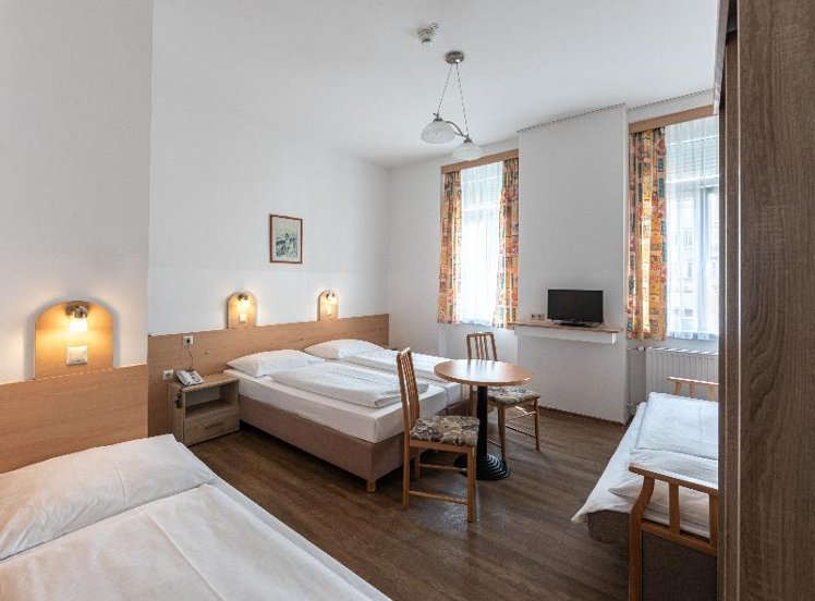 QUADRUPLE STANDARD Room