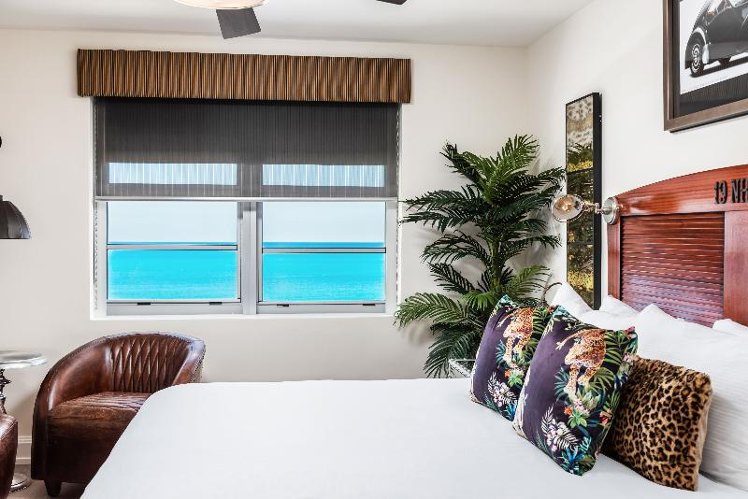 DOUBLE OCEAN VIEW KING BED Room