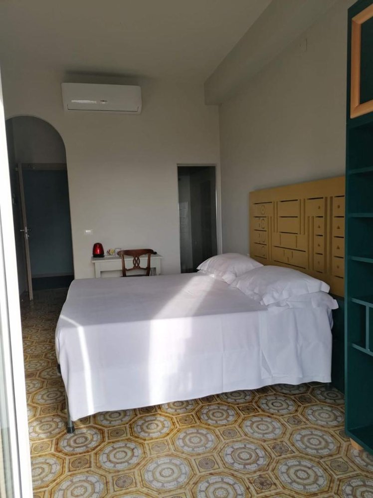DOUBLE SINGLE USE DELUXE Room
