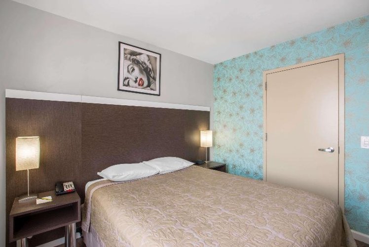 Super 8 by Wyndham Brooklyn / Park Slope Hotel